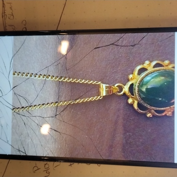 Vintage Jade pendant with 18in 12ktgf chain & one extra jade gold filled pendant - Picture 2 of 6